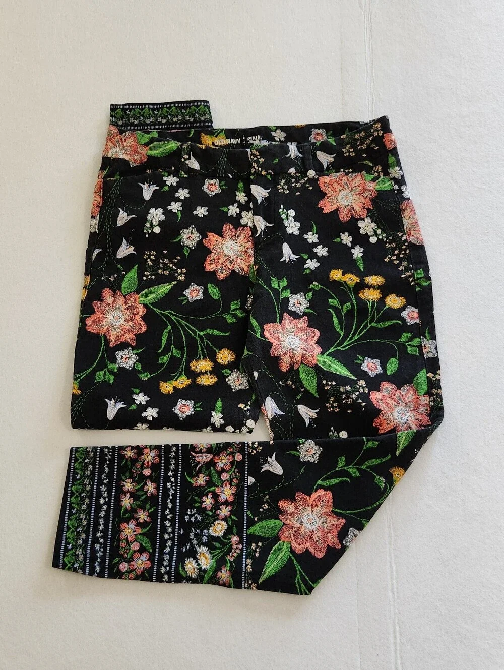 Old Navy Black Floral Pixie Mid-Rise Pants Size 10 - Picture 1 of 8